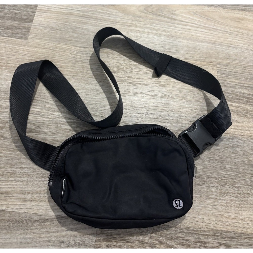 Lululemon Nylon Everywhere Belt Bag Black Travel Gym Crossbody Shoulder Strap